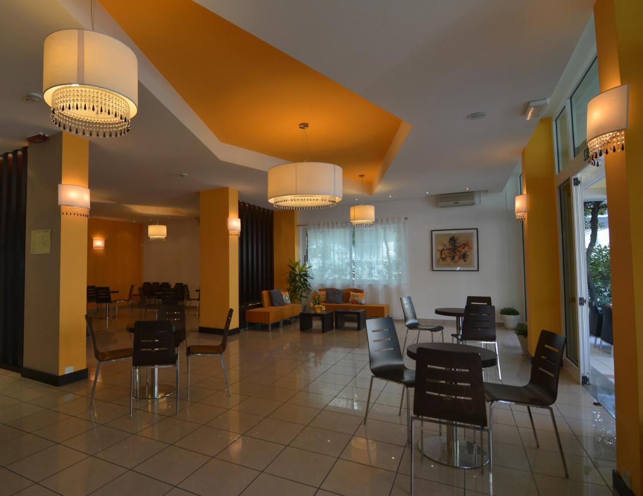 Orly Hotel 3*